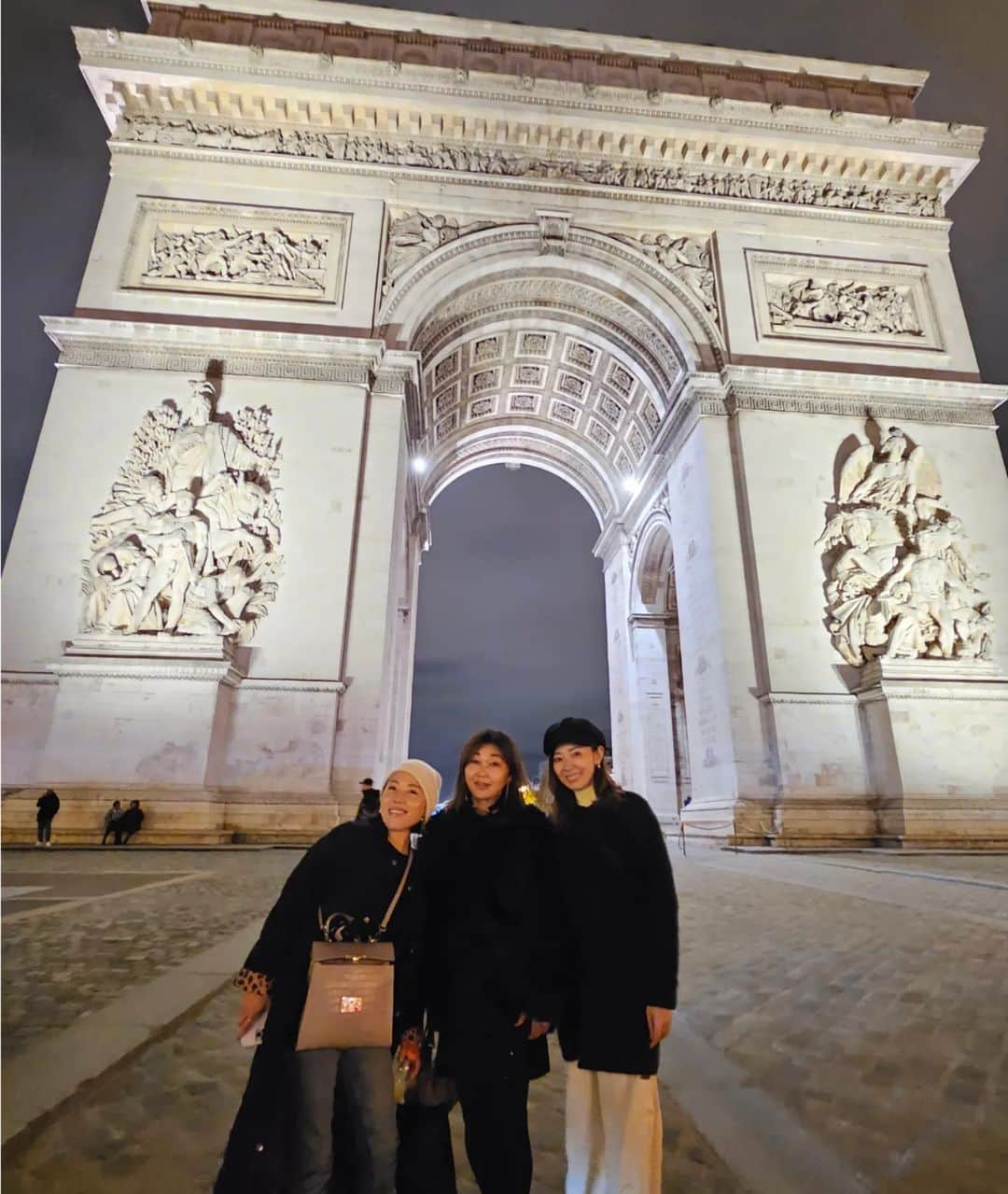 杉山由紀子さんのインスタグラム写真 - (杉山由紀子Instagram)「📍エトワール凱旋門(Paris)  ヴェルサイユ宮殿の後は凱旋門へ💓  この階段の先にはParisの素敵な夜景が...✨✨ →→next🌃  #travel #trip #旅行 #旅女 #旅 #女子旅 #フランス #Paris #パリ #ヨーロッパ #ヨーロッパ旅行 #エトワール凱旋門 #凱旋門」11月17日 20時37分 - yukikosugiyama