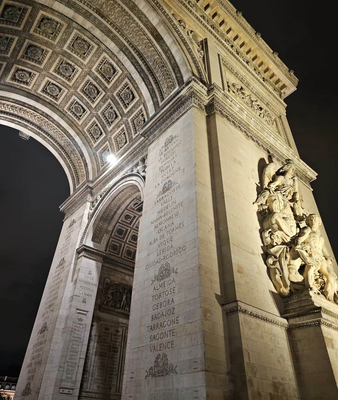 杉山由紀子さんのインスタグラム写真 - (杉山由紀子Instagram)「📍エトワール凱旋門(Paris)  ヴェルサイユ宮殿の後は凱旋門へ💓  この階段の先にはParisの素敵な夜景が...✨✨ →→next🌃  #travel #trip #旅行 #旅女 #旅 #女子旅 #フランス #Paris #パリ #ヨーロッパ #ヨーロッパ旅行 #エトワール凱旋門 #凱旋門」11月17日 20時37分 - yukikosugiyama