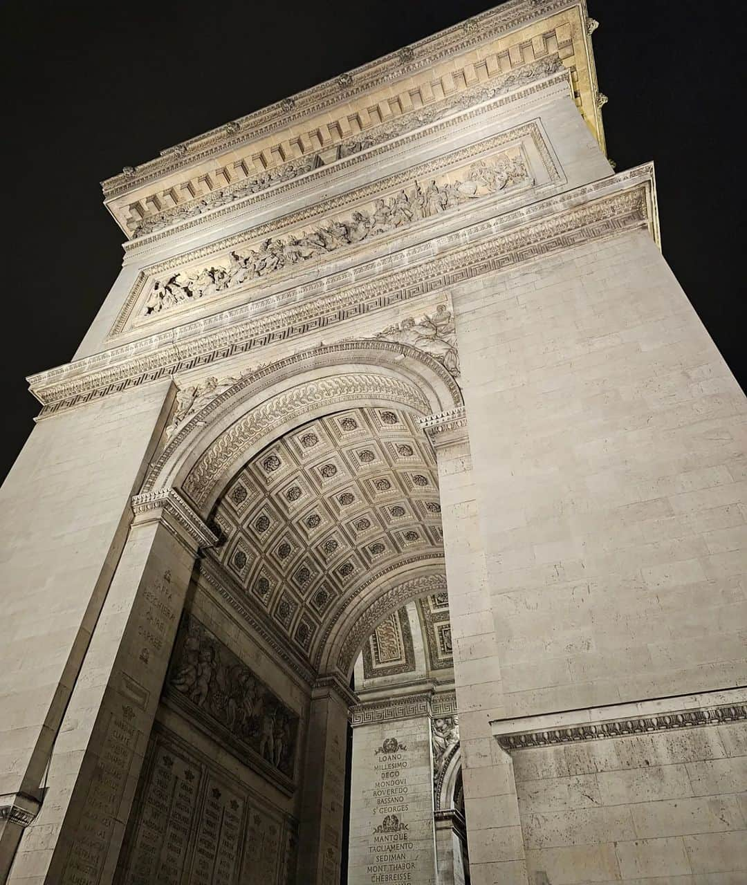 杉山由紀子さんのインスタグラム写真 - (杉山由紀子Instagram)「📍エトワール凱旋門(Paris)  ヴェルサイユ宮殿の後は凱旋門へ💓  この階段の先にはParisの素敵な夜景が...✨✨ →→next🌃  #travel #trip #旅行 #旅女 #旅 #女子旅 #フランス #Paris #パリ #ヨーロッパ #ヨーロッパ旅行 #エトワール凱旋門 #凱旋門」11月17日 20時37分 - yukikosugiyama