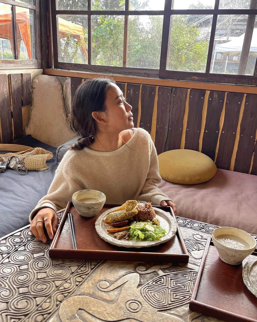 栗山遥のインスタグラム：「やっぱりわたしは日本食が一番🙏🏽🌱❤︎もう本当にこれに適うものないなと、海外に行くとより強く思う。 食は命そのものだから、 食べるものが、血や肉や細胞になって、良くも悪くもマインドに大きく影響して、自分を生かしてくれているという気持ちで、 身体が必要としているもの、身体に合うものを食べる。 自分の身体の声を聞いて、 身体が喜ぶご飯を作ること、食べることが最近益々幸せ❤︎ 自分の身体が持つ可能性は、まだまだ無限大だなと思う！  そしてもう一つ、自分のために大切にしていることは、沢山眠ること。1日8時間は寝るように(良い睡眠をとれるように)してる。 心と身体の健康が一番🌼」