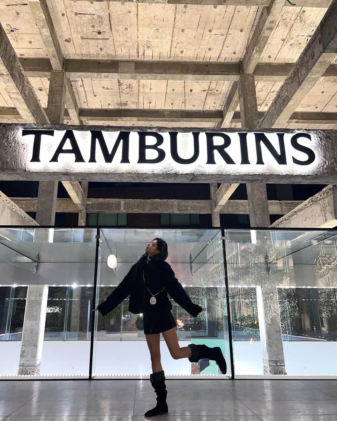 ペ・ユニョンのインスタグラム：「@tamburinsofficial Flagship Store in Seongsu 🤍  #탬버린즈#TAMBURINS #탬버린즈성수 #PUMKINI」