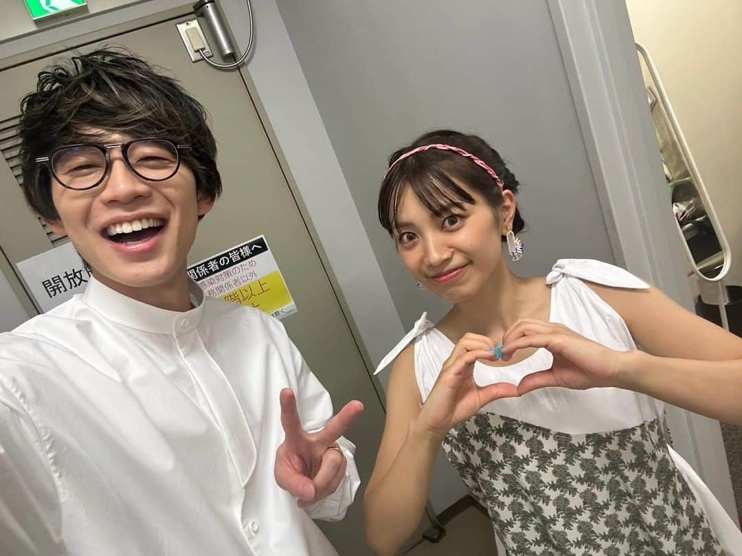 川崎鷹也さんのインスタグラム写真 - (川崎鷹也Instagram)「miwaお姉様と、ご夫婦1組だけを招待してスペシャルライブを行いました。そしてその模様が期間限定でYouTube公開されております。ぜひとも。 #miwa #川崎鷹也 #マジノト #メーガーズマーク #今夜は夫婦でメーカーズマーク #いい夫婦の日 #緊張したけど楽しかったなぁ #とにかくご夫婦が喜んでくださったのが何よりです #また次はこちら2人のお互いのステージでお会いできますように」11月17日 20時43分 - kawasaki_takaya