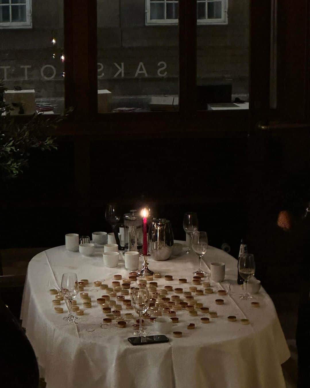 Mathilde Goehlerのインスタグラム：「First Christmas dinner of this season ♥️ annonce」