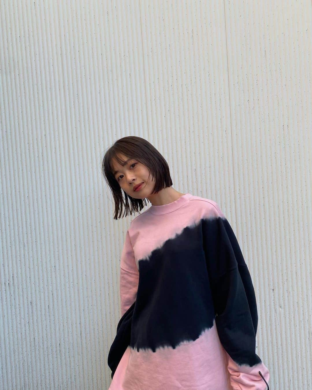 鈴原ゆりあさんのインスタグラム写真 - (鈴原ゆりあInstagram)「本格的に寒くなってきて冬服を探すのが楽しくなってきた最近。 冬は暗めの服が多くなりがちなので気分が上がるピンクをチョイス🦩  ローズバットの店頭にも並んでいるみたいです💞  @rosebud_official_  @mag.by_c   #pr #ROSEBUD #ローズバッド #magbyc #マグバイシー」11月17日 20時45分 - suzuhara_yuria