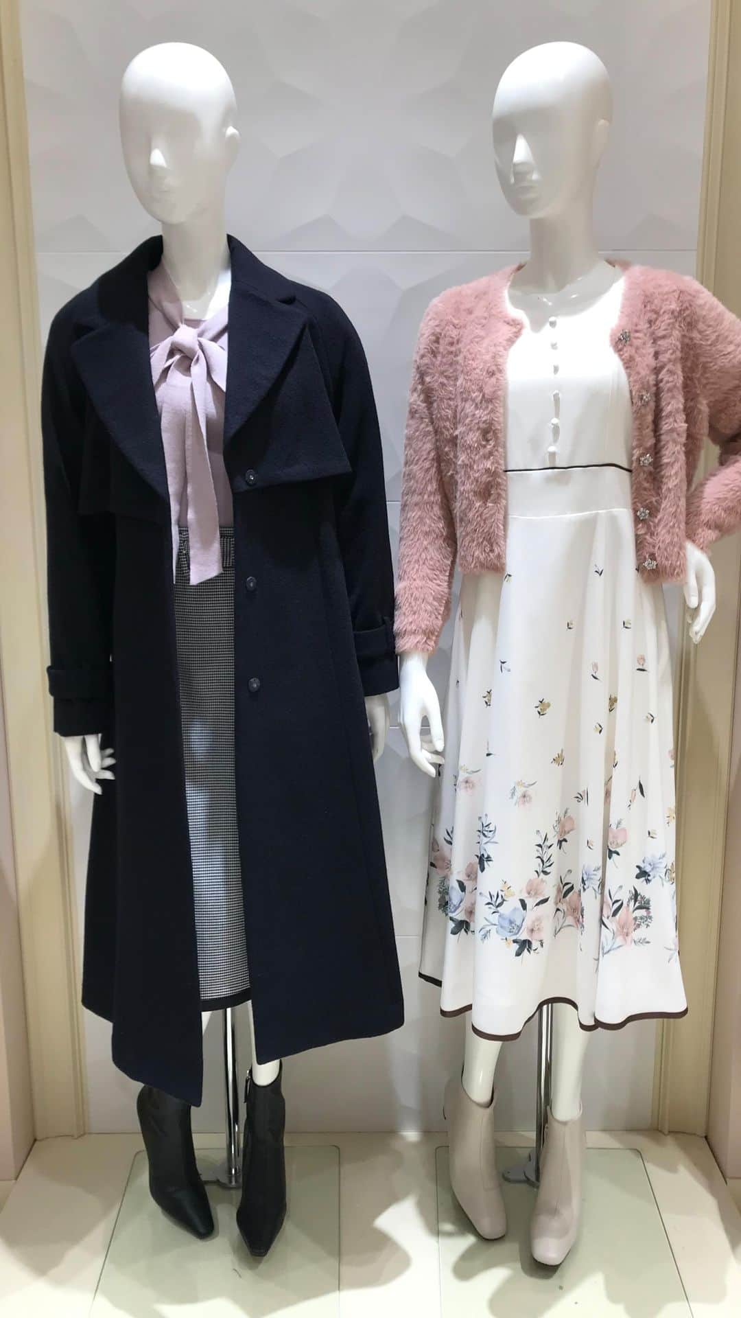 LAISSE PASSEのインスタグラム：「2023.11.17(fri)ライブ配信  11/18(sat)〜27(mon) エポスカードのご利用で10%OFF✨  皆様のご来店をお待ちしております😊」