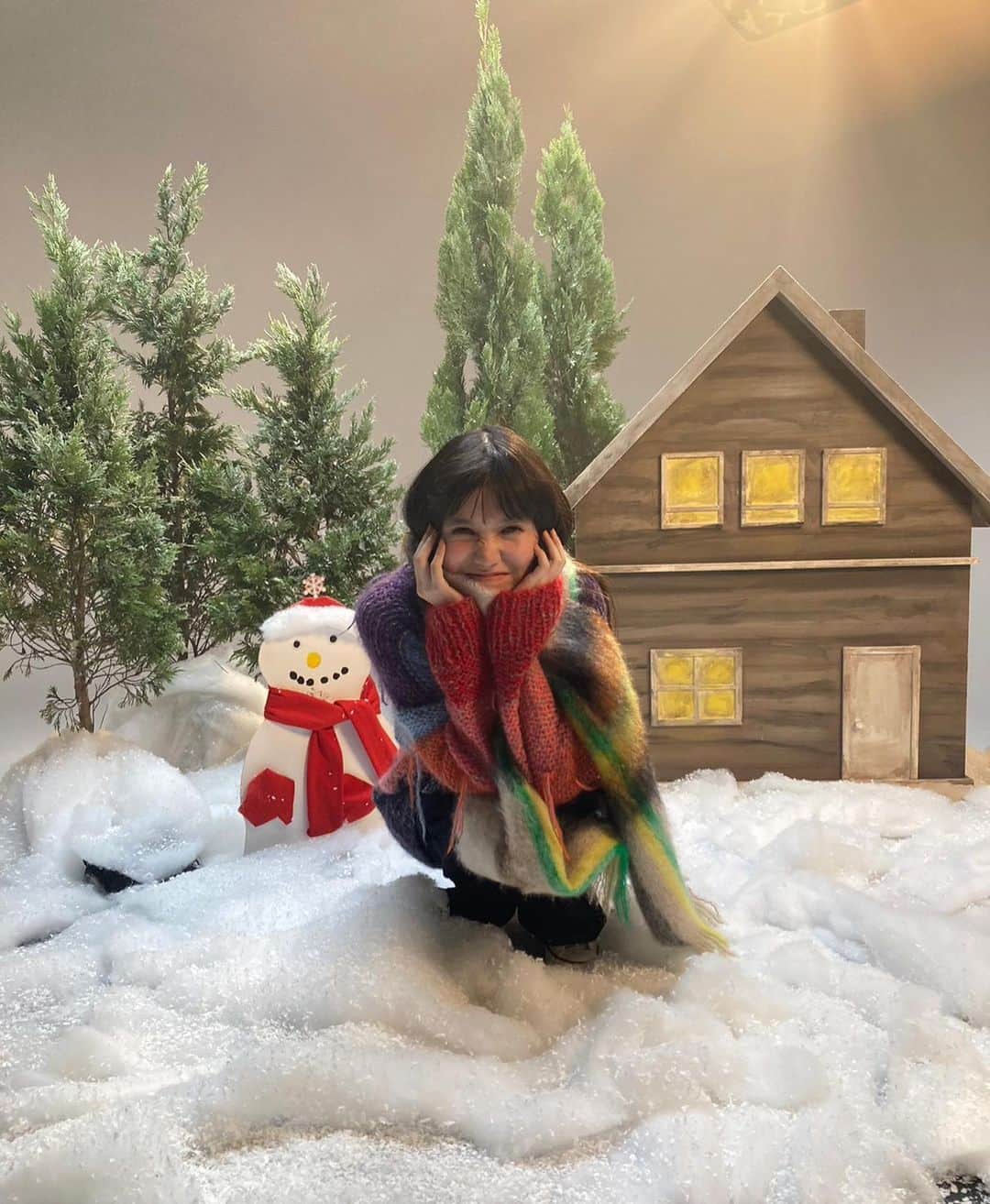 荒川ちかさんのインスタグラム写真 - (荒川ちかInstagram)「@tonun_official さんの『snow love』のMVに出演させていただきました⛄️ これからの季節にピッタリの曲なので、ぜひ皆様の冬のお供にしていただきたいです❄️」11月17日 20時57分 - chikatetu