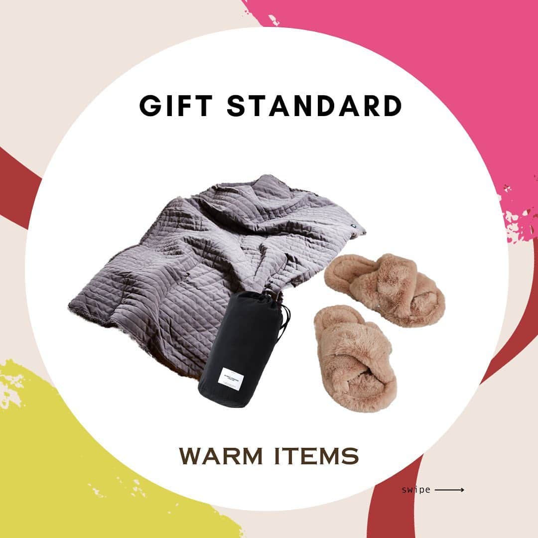 journal standard Furnitureのインスタグラム：「⁡ - GIFT STANDARD 2023 - JOURNAL STANDADR FURNITURE ⁡ もうすぐやってくるホリデーシーズン。 家族や友人、大切な人への贈り物、そして自分へのご褒美に。 JOURNAL STANDARD FURNITUREが厳選したとっておきのホリデーギフトをご紹介。 ⁡ — ⁡ QUILTING USB BLANKET ¥6,930 ⁡ SLIPPER FUR　 ¥3,740 ⁡ BLANKET 130X90　CHECK / GEOMETRIC ¥11,550 ⁡ Tiny Stove  ¥24,999 ⁡ CARBON HEATER  ¥16,999 ⁡ — ⁡ #journalstandardfurniture #acmefurniture #baycrews #christmas #xmas #holidaygift #holidayseason #gift #present #warmitems #blanket #heater #slippers」