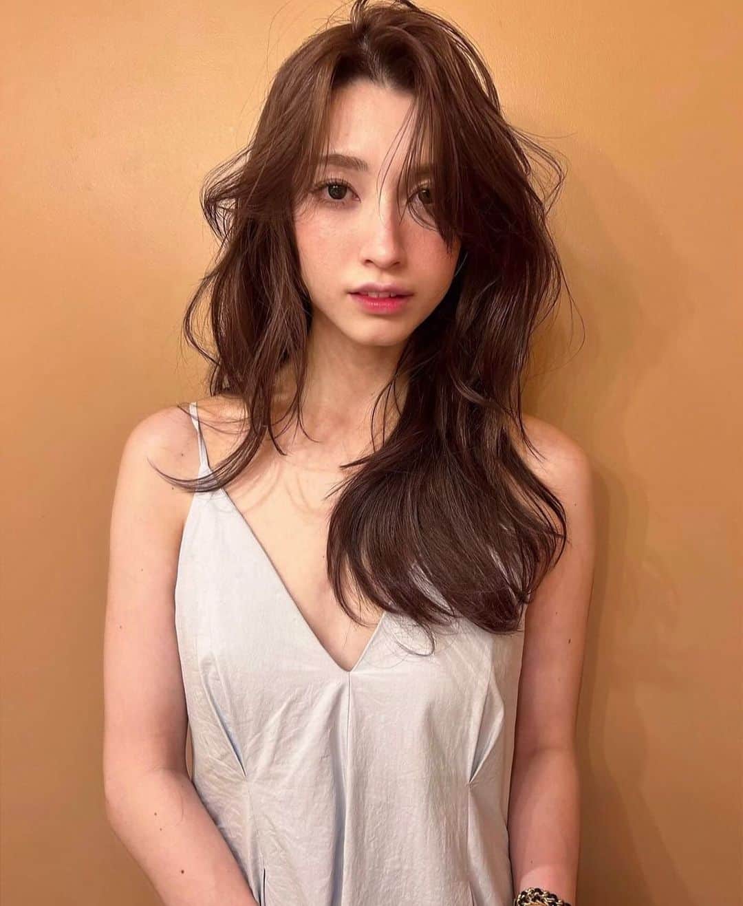 SHIMAのインスタグラム：「. < SHIMA HITHAIR -November- > . [ 魅惑のセミロング×美な毛流れ♡ ] 地毛風ラベンダーグレージュ♡ お顔まわりにデザインレイヤー。 あざとさを洒落感を掛け合わせたhairで 自分史上1番あがるhair♡ . ◆担当：AOYAMA店  宮本 英里 @eri_makehair  ◆menu：カット&カラー ◆使用スタイリング剤：#seekmoisture . @shima_aoyama  #shimaaoyama #shima #shimahithair」