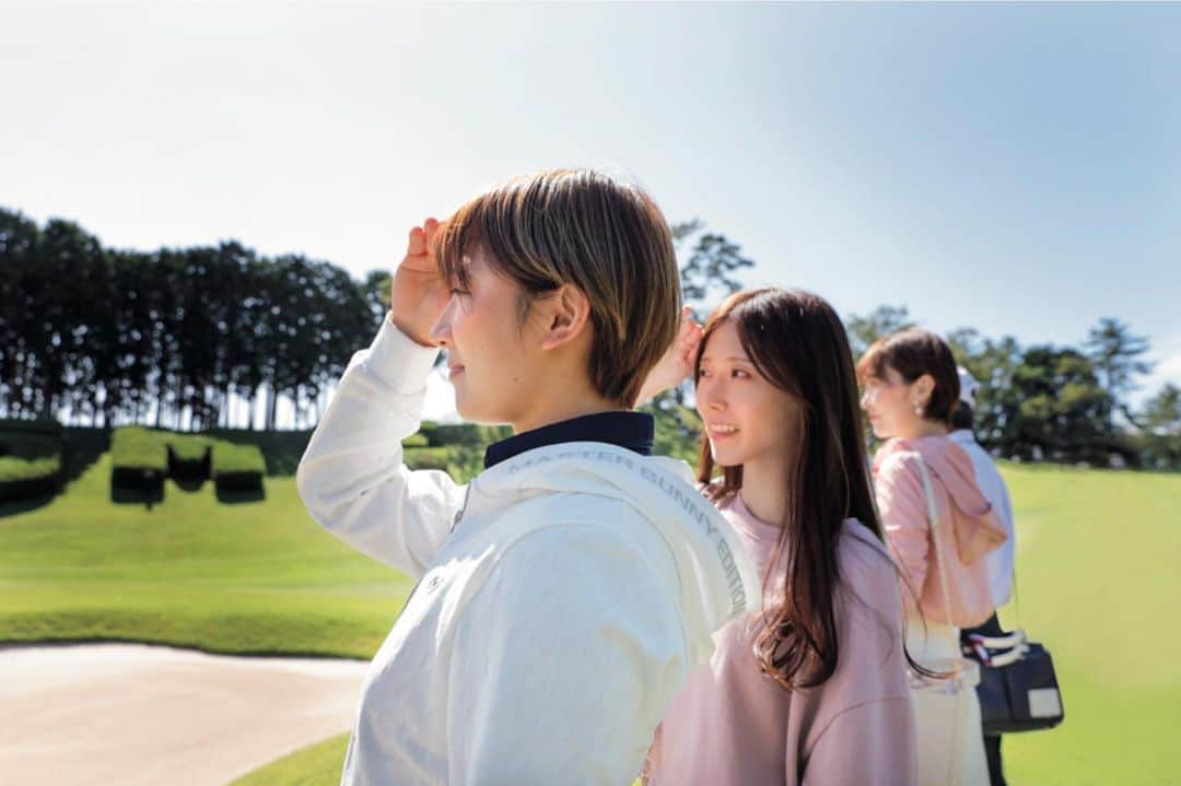 美人百花さんのインスタグラム写真 - (美人百花Instagram)「毎年秋に開催される女子プロゴルフツアー「スタンレーレディスホンダゴルフトーナメント」🏌️‍♀️ Honda Revertaソフトボール部3人と美人百花ゴルフ部3人で、大会に出場するHonda所属・岩井姉妹の応援に行ってきました🤍⛳️ 美人百花12月号では、大会の見どころとあわせてその様子をレポートしています💕☺️  “ゴルフ観戦は今回が初めて”というHonda Revertaソフトボール部の３人🤍 生観戦ならではの迫力と緊張感あるプレー、そしてギャラリーの大歓声に終始圧倒された様子…！　ゴルフの先輩である美人百花ゴルフ部の3人が、大会の見どころや注目ポイントをナビゲートしていました😌  会場には展示スペースもあり、来年春に発売予定のHondaの新型車「アコード」や、本物のレーシングカーがズラリ🏎️✨ このほか、チャリティーパターゲームも開催されていて、トーナメントだけでなく展示、企画イベントが充実しているのはポイントが高いです🤍🥰  最後にはなんと！試合を終えたばかりの岩井姉妹にインタビューをさせていただきました🩷  スポーツの楽しさを再実感した１日🤭💐 詳しいルポは、美人百花12月号と美人百花.comをご覧ください🕊️  #honda #ホンダ  #ゴルフ  #美人百花  #pr #岩井姉妹  #岩井姉妹を応援  #hondaソフトボール部  #美人百花ゴルフ部  #女子プロツアー」11月17日 20時52分 - bijinhyakka