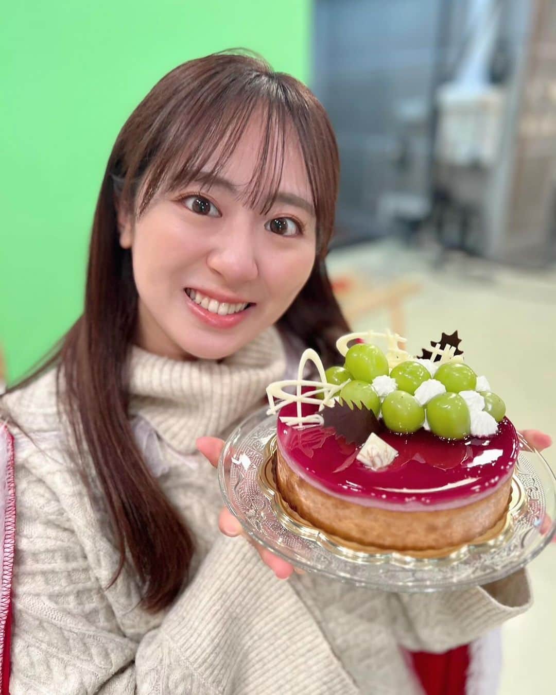 坂口理子さんのインスタグラム写真 - (坂口理子Instagram)「今朝のバリバリサーチは早くもクリスマス商戦!!! 大丸の公式オンラインストアさんの 夢いっぱい溢れるクリスマスケーキ🎂🎅🎄でした！！  ※個人的に写真を撮れていないケーキもあるのですが🥹 実際に足を運ばせていただいたケーキ屋さんを主に載せています！🎂  大丸の公式オンラインストアの予約は 来月12月10日10:00まで！！！  今年のクリスマスはちょっぴり贅沢な アートなケーキでクリスマスを楽しんでみてはいかがでしょうか....🎄✨  #クリスマスケーキ #christmas #Xmas  #大丸 #天神 #ケーキ屋さん」11月17日 20時54分 - ricopi__hkt48