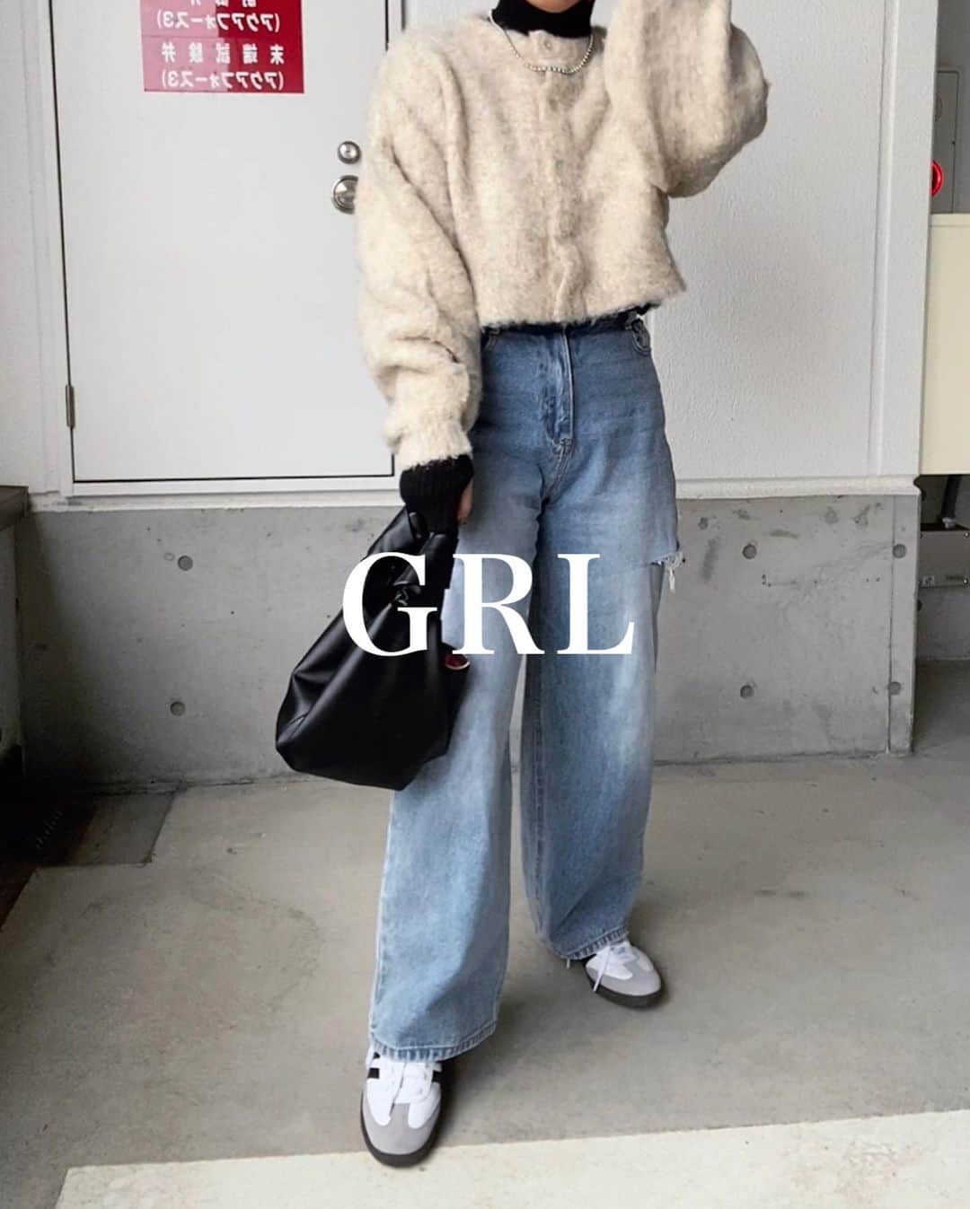 S E I K Oのインスタグラム：「.  @grl_official  ボリュームスリーブモヘヤニットカーディガン  ミニ丈がかわいいなぁと思って購入🤍  インナーのニットもデニムも GRLだった笑  スニーカーが全然合ってなかったから ブーツに履きかえて出かけました🤣  このカーディガンは キレイ目にも合わせやすいから どのジャンルの人にも推せる☺️  プチプラなのに 高見えするアイテムだったよ😚  ______________________________  #GRL#グレイル#グレイルコーデ#GRLコーデ#プチプラ#プチプラコーデ#プチプラファッション#秋服#秋コーデ#秋ファッション#大人カジュアル#オトナカジュアル　 #冬服#冬コーデ#冬ファッション#スニーカーコーデ#スニーカー女子」