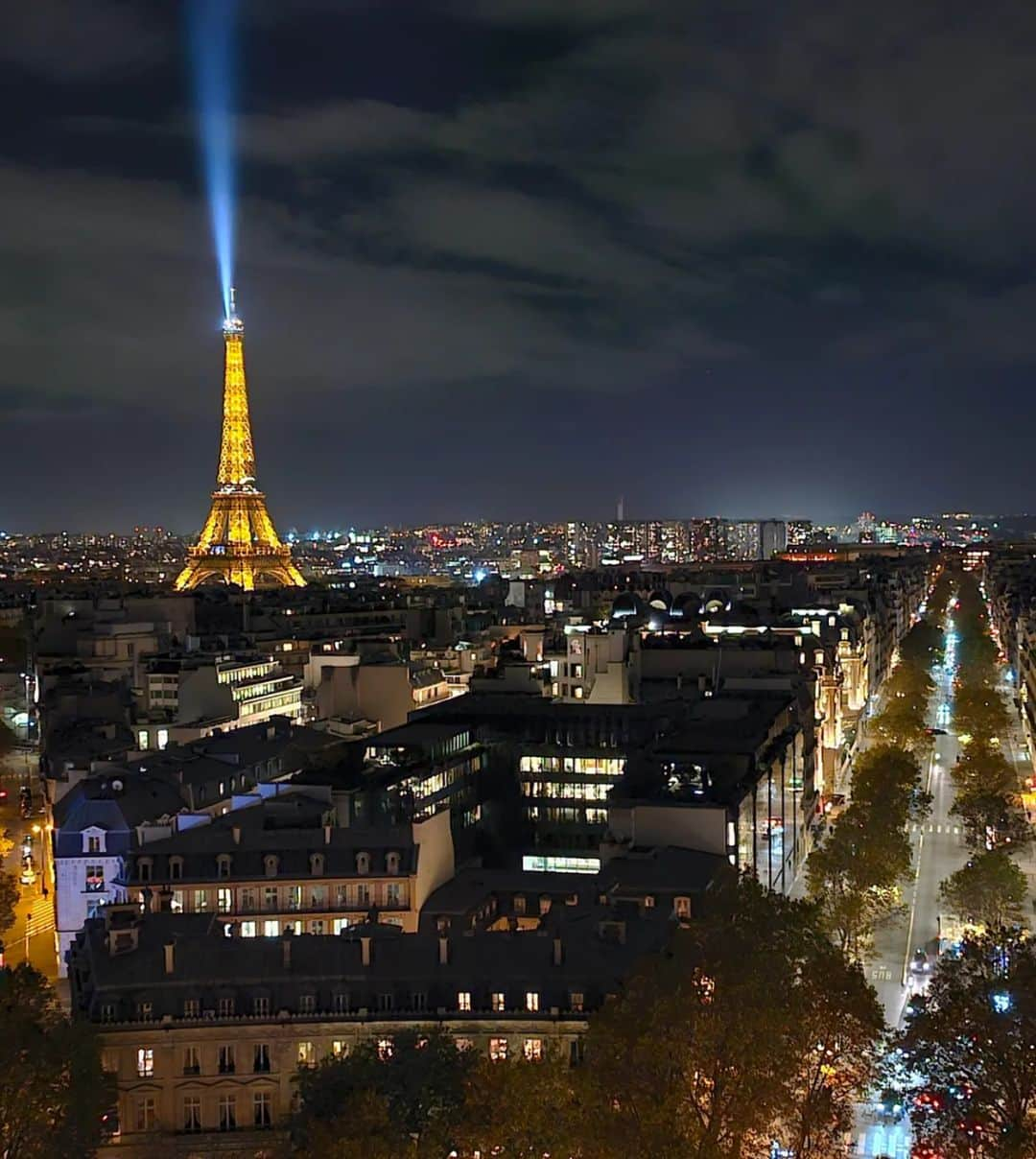 杉山由紀子さんのインスタグラム写真 - (杉山由紀子Instagram)「📍エトワール凱旋門(Paris)  凱旋門の螺旋階段をのぼると、 そこからの夜景は素晴らしすぎた✨  目の前にはエッフェル塔とシャンゼリゼ通り♥️  #travel #trip #旅行 #旅女 #旅 #女子旅 #フランス #Paris #パリ #ヨーロッパ #ヨーロッパ旅行 #エトワール凱旋門 #凱旋門 #エッフェル塔」11月17日 20時54分 - yukikosugiyama