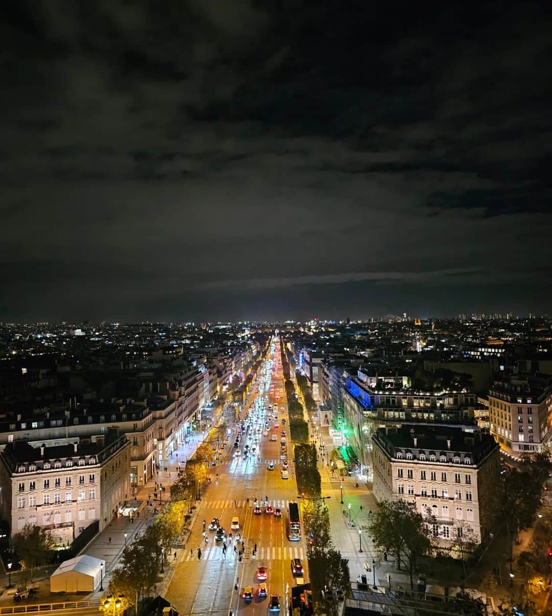 杉山由紀子さんのインスタグラム写真 - (杉山由紀子Instagram)「📍エトワール凱旋門(Paris)  凱旋門の螺旋階段をのぼると、 そこからの夜景は素晴らしすぎた✨  目の前にはエッフェル塔とシャンゼリゼ通り♥️  #travel #trip #旅行 #旅女 #旅 #女子旅 #フランス #Paris #パリ #ヨーロッパ #ヨーロッパ旅行 #エトワール凱旋門 #凱旋門 #エッフェル塔」11月17日 20時54分 - yukikosugiyama