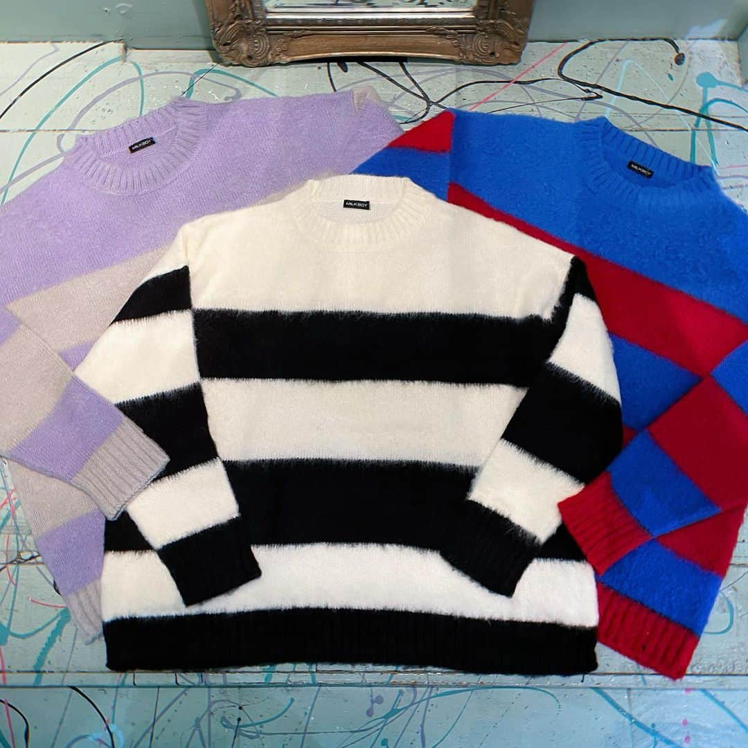 ミルクボーイさんのインスタグラム写真 - (ミルクボーイInstagram)「MILKBOY 2023 WINTER COLLECTION  BORDER SWEATER ¥27,500-.  起毛がかった柔らかな素材を使用した、ボーダーセーターが入荷しました❤️‍🔥 ブランドらしいパンクテイストなカラーリングを含む3色展開。ルーズなシルエットも特徴です💫  #milkboy」11月17日 21時06分 - milkboyharajuku