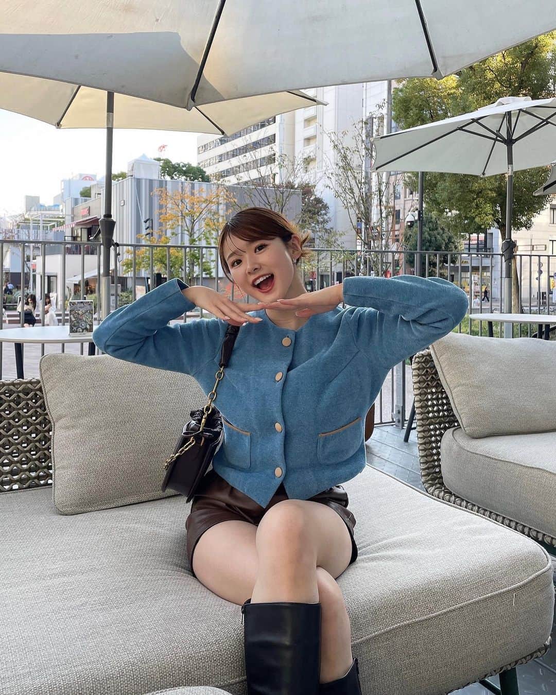 よしかわはるなさんのインスタグラム写真 - (よしかわはるなInstagram)「. . 久しぶりにおしゃカフェ行って、久しぶりの友達と会ってマシンガントークでした🫶🏻🩵 . この日は色んなことあって楽しすぎたな〜☁️ . . #ミディアムヘア#レイヤーカット#レイヤー#くびれ#ボブ#ミディアム#ミニボブ#ショートボブ#ロブ#ボブヘア#くびれボブ#艶カラー#ミディアムレイヤー#ミディアムボブ#ミディアムヘアアレンジ#くびれ巻き#シースルーバング#ヨシンモリ#フェイスレイヤー#表参道美容室#新宿美容室#渋谷美容室#原宿美容室#名古屋美容室#名古屋サロモ」11月17日 21時07分 - haruna_1202.s2