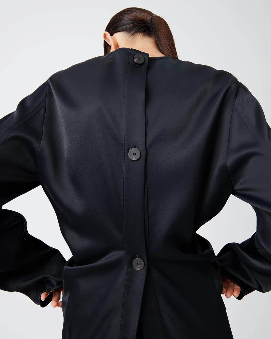 スタジオ ニコルソンのインスタグラム：「Ontaria Top | Constructed from two curved panels of silky viscose satin | With its rear button fastening it gathers in at the waist, before kicking out dramatically at the hem | #studionicholson」