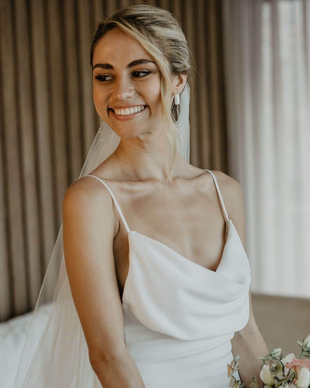 Pronoviasさんのインスタグラム写真 - (PronoviasInstagram)「"It was the first dress I tried on. From the beginning I knew that it was exactly what I wanted since for me it represented simplicity but at the same time elegance and sensuality" 💛   Dress: Antiope Bride: @alebauer1 Photography: @alvarobarros.fotos  Love the look? Find your nearest store on pronovias.com ✨   #Pronovias」11月17日 21時00分 - pronovias