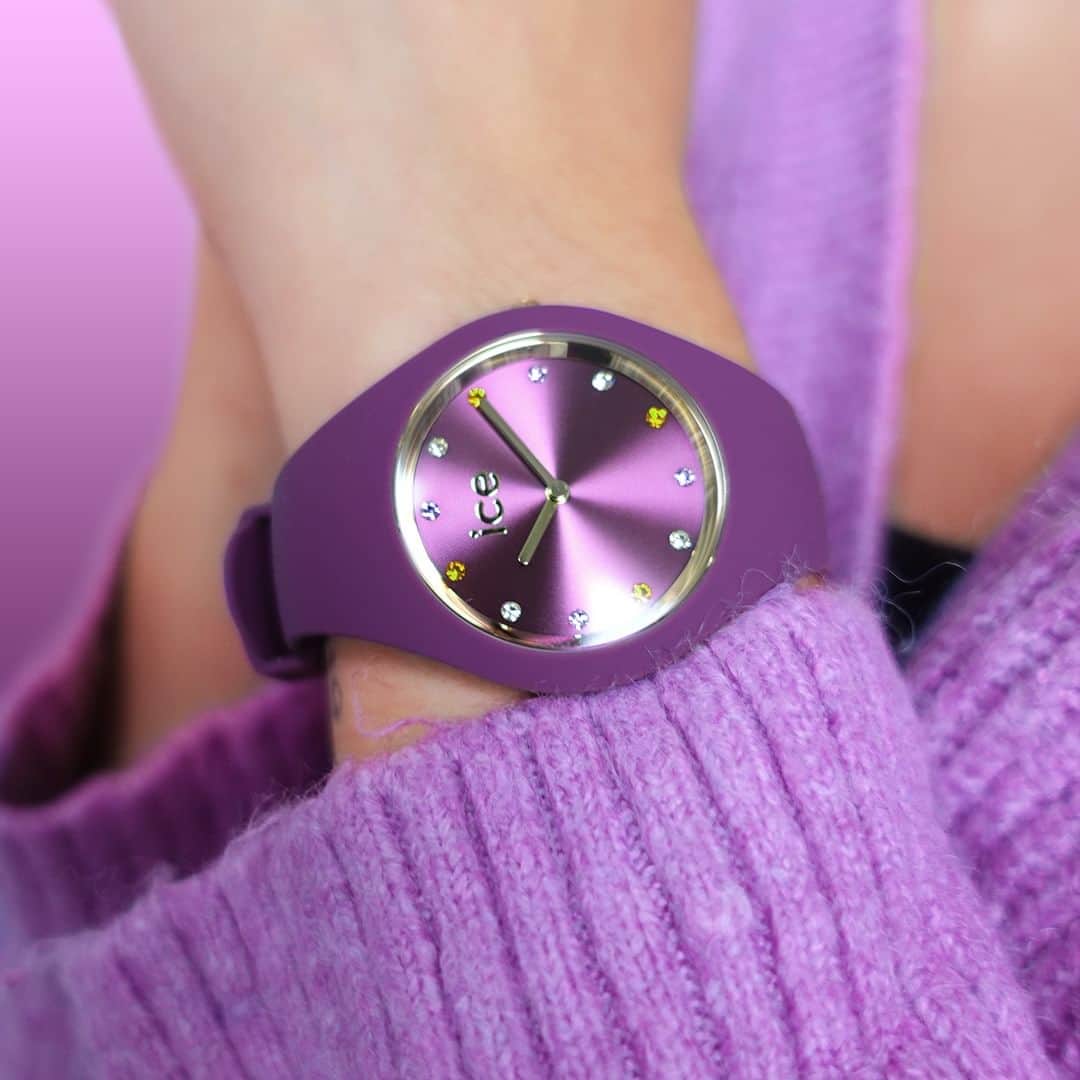 アイスウォッチさんのインスタグラム写真 - (アイスウォッチInstagram)「Feminine and elegant, this monochrome watch, with gold and glitter details, will be easy to match and wear on all occasions! 🤩💜💫  #icewatch #icecosmos #shining #brillant #diamond #purple #fashion #lovely #trendy #feminine」11月17日 21時00分 - icewatch