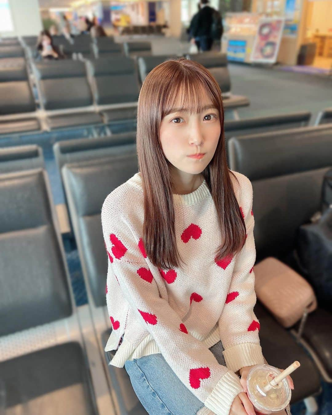 坂本 愛玲菜さんのインスタグラム写真 - (坂本 愛玲菜Instagram)「髪の毛を久しぶりに染めました🍓  ピンクを少し入れてもらった!  今日来てた服がイチゴっぽくて(?) スタバのいちごも飲んで 髪色もピンクっぽくて なんかきゃわEかんじー🍓」11月17日 21時00分 - erena_hkt48