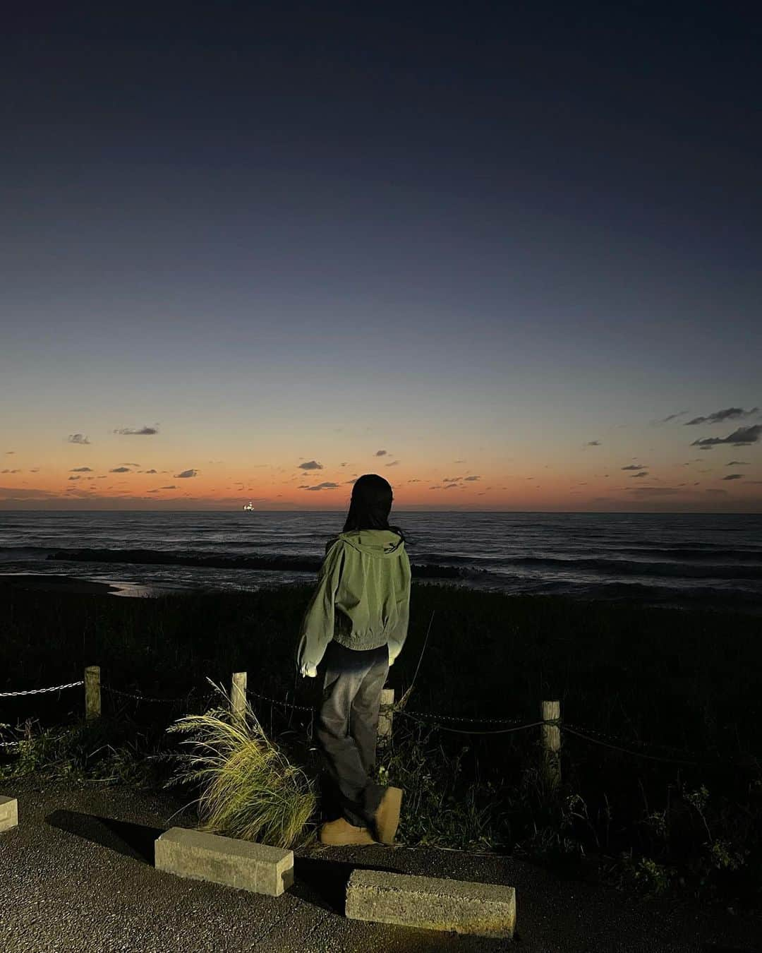 大塚七海さんのインスタグラム写真 - (大塚七海Instagram)「ロケの移動中、空と海があまりにも綺麗すぎたので 一回車止めてもらって見に行った！ 写真も撮った！ 新潟すごくない！？🌊💫」11月17日 21時01分 - otsuka773_ngt48