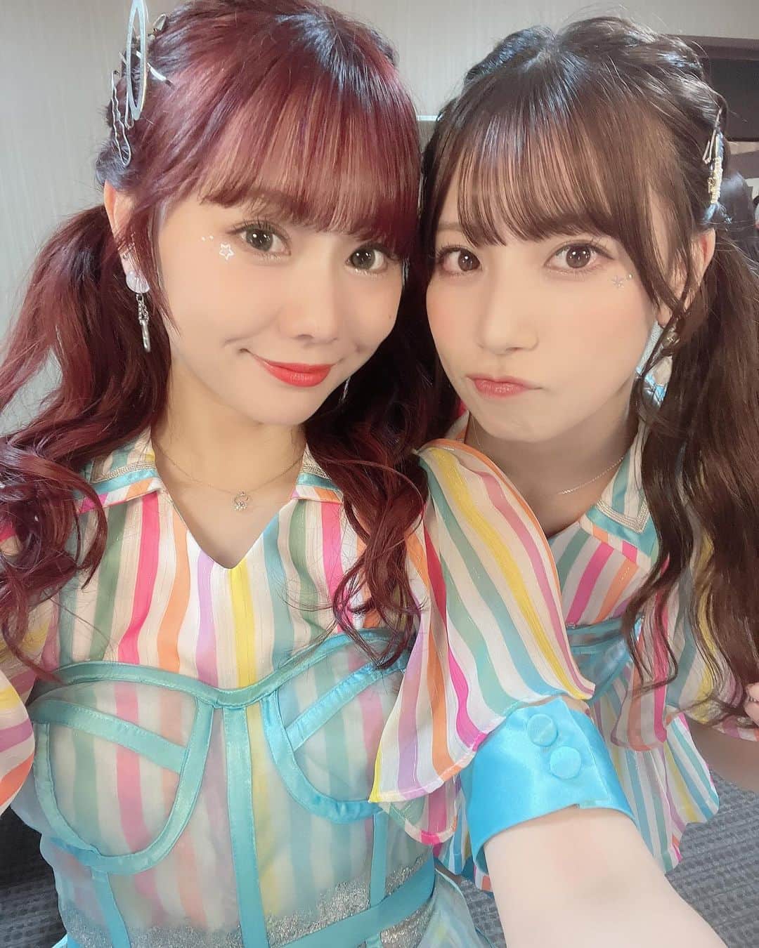 松本慈子さんのインスタグラム写真 - (松本慈子Instagram)「* 昔からよく遊んでるけど、、 出会って10年で遊ぶ回数もっと増えたし ラブが日に日に増してる人☺️🍒 なーんでも知っててちかの知らない世界をいっぱい教えてくれるお姉ちゃんみたいな人ですが、道覚えれへんからすぐ迷子になるし、基本何でもいい人だから常に決定権私で大変ですが、恐らくこちらの方がいっぱいお世話になっています。  夏からの思い出をペタリ✈️💍🎀 北海道では昼夜公演お揃いヘアー☺️  #アイドル #アイドル衣装 #ske48 #ツインテール #ツインテールアレンジ #巻き髪 #巻き髪アレンジ #みつあみ #みつあみアレンジ #三つ編み #三つ編みアレンジ #リボンリング #おそろい #idol」11月17日 21時01分 - chikako_1119