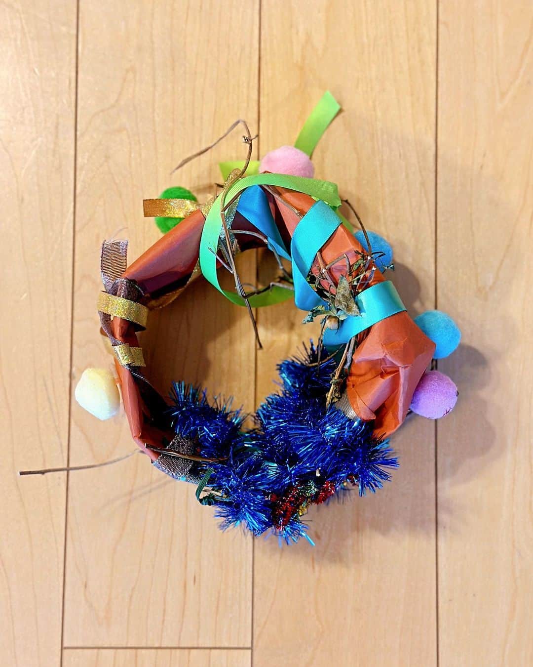 ochikeronのインスタグラム：「Morning Glory Wreath made by my son (6 years). Typical Japanese elementary school 1st grader assignment ✨  #morningglory #wreath #朝顔 #朝顔リース #小学1年生」