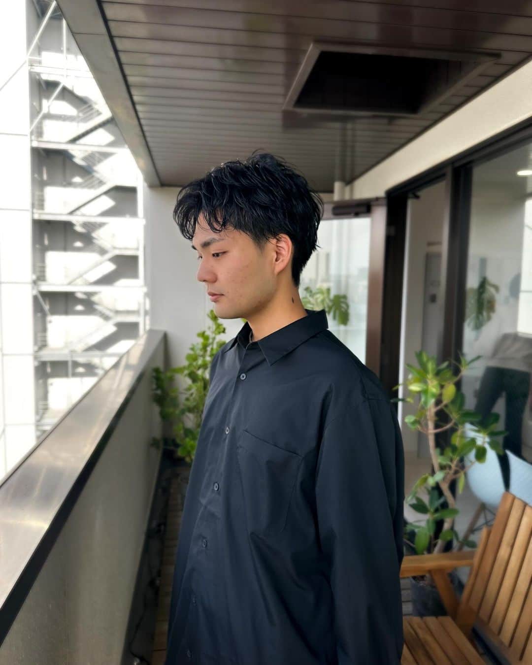 横井佑弥のインスタグラム：「men's hair  それぞれの個性を引き立てるヘアスタイル  をつくる  自分だけのオリジナルの髪型みつけよう  #メンズヘア #メンズパーマ」