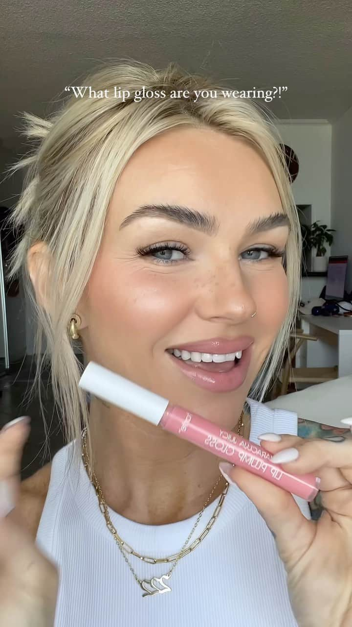 Tarte Cosmeticsのインスタグラム：「We don’t gatekeep maracuja juicy lip plump gloss around here. 🥰 The ultimate hydrating & nourishing gloss for the PPP (perfect-plump-pout). 💋  #tartecosmetics #rethinknatural」