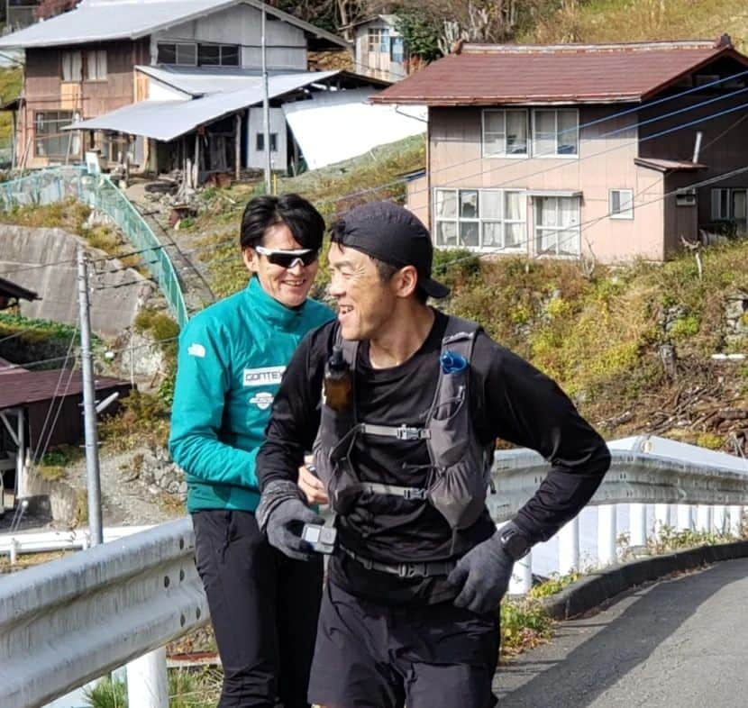 鏑木毅さんのインスタグラム写真 - (鏑木毅Instagram)「ガチオさんに 神流マウンテンランドウォーク を走っていただいた映像を公開していただきました。 神流の魅力が とてもよく詰まった内容です。 私は特に 冒頭のガチオさんのカンナ の説明が大好きです。 すごいなと思ったのは 撮影をしていたのによくあんなすごいタイムで走るなと感心しました。 さすがチーム100マイルのメンバーだなあと思います https://youtu.be/Z1VBythfs20 #神流マウンテンランアンドウォーク #神流町 #神流トレイル #ガチオ #trailrunning #thenorthfacejapan #gontex #tnfjp #tsuyoshikaburaki #thenorthface」11月18日 8時20分 - tsuyoshikaburaki