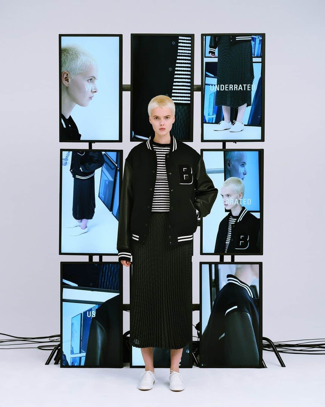 ビューティフルピープルさんのインスタグラム写真 - (ビューティフルピープルInstagram)「Pre-Spring 2024 Collection⁠ "FREE FROM STEREOTYPES"⁠ ⁠ ◻︎brokenrever award jacket⁠ color: ⁠beige/navy ⁠ size: 34/36/38/40/42⁠ ※Navyは数量限定色⁠ ⁠ ライダースの立体的なシルエットで作られたアワードジャケット⁠。肩や袖の丸み、着丈の前後差を加えたフォルムで、スクールカルチャーからくるジャケットを洗練された大人のシルエットへと昇華⁠しています。⁠ ビューティフルピープルのライダースジャケットに取り入れている後肩にライン入りのリブをあしらったアクションプリーツがポイント⁠です。⁠ 異素材使いの袖には柔らかいニュージーランド産のラムレザーを使用⁠しています。左胸のシャープなフォントを採用したサガラ刺しゅうワッペンとリブは、ボディと同じ糸を使用することで一体感のあるデザインに。⁠ ⁠ ⁠ －－－⁠ ⁠ 固定概念から自由になる。⁠ ⁠ 私たちには「英国的だね」「西海岸の雰囲気だ」 ⁠ というステレオタイプのイメージが存在する。⁠ ⁠ それは玄人にも素人にも。⁠ ⁠ ステレオタイプを逆手にとって、⁠ 自由なクリエーションを表現しよう。⁠ ⁠ 普遍的な視点を変えるとどうなるのだろうか。⁠ ⁠⁠ 正面ではない別の角度からとらえることで昇華するパターン。⁠ ディテールを異なる位置、異なる素材に置き換えることで生まれる新たなデザイン。⁠ ⁠ 固定された概念から解き放たれ、 ⁠ 新しいものさしを携えるコレクション。⁠ ⁠ ⁠ What happens when you reverse the stereotypes and express your free creation?⁠ What happens when you change the universal point of view?⁠ ⁠ Patterns sublimate by being seen from a different angle than the front. New designs are created by replacing details with different positions and materials.⁠ ⁠ A collection design based on the classic items but breaking free from the normals.⁠ A collection that is free from fixed concepts and carries a new perspective.⁠ ⁠ Free from stereotypes.⁠ ⁠ ⁠ AD/Design/Production @park_sutherland⁠ Photographer/Videographer @shmzakr⁠ Hair Makeup @kenjitoyota⁠ ⁠ －－－⁠ ⁠ Pre-orders are now available on beautiful-people.jp. ⁠ Launch early-December. ⁠ ⁠ ■Online store⁠ www.beautiful-people.jp⁠ ※ 11/18 - 12/8 までの期間中に、予約分は国内送料無料にてお届けします。⁠ ⁠ ■Global Online store⁠ www.beautiful-people-creations-tokyo.com⁠ ⁠ ■ 青山店⁠⁠⁠⁠ 東京都港区南青山3-16-6⁠⁠⁠⁠ ⁠⁠⁠⁠ ■ 新宿伊勢丹店⁠ 伊勢丹新宿店本館2階　⁠⁠⁠⁠TOKYOクローゼット/リ・スタイルTOKYO⁠⁠⁠⁠ ⁠⁠⁠⁠ ■ 渋谷PARCO店⁠ 渋谷パルコ2階⁠ ⁠ ■ ジェイアール名古屋タカシマヤ店⁠ ジェイアール名古屋タカシマヤ4階　モード＆トレンド「スタイル＆エディット」⁠⁠⁠⁠ ⁠⁠⁠⁠ ■⁠阪急うめだ店⁠ 阪急うめだ本店3階　モード⁠⁠⁠⁠ ⁠ #beautifulpeople⁠ #ビューティフルピープル⁠ #DOUBLEEND⁠ #ダブルエンド⁠ #FreefromStereotypes⁠ #everythingisbeautiful⁠ ⁠」11月18日 7時00分 - beautifulpeople_officialsite