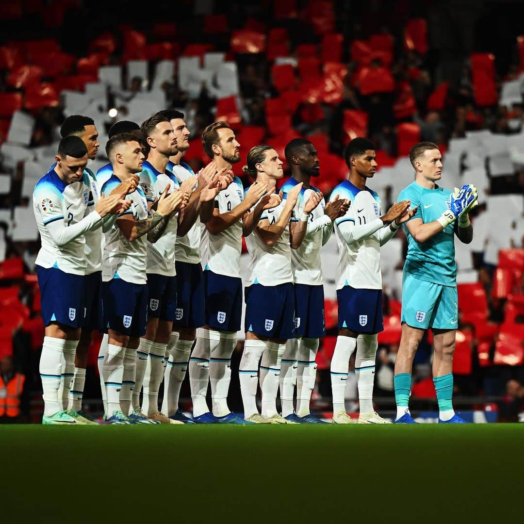 ハリー・ケインさんのインスタグラム写真 - (ハリー・ケインInstagram)「A Wembley win and a fitting tribute to Sir Bobby 🙌」11月18日 7時05分 - harrykane