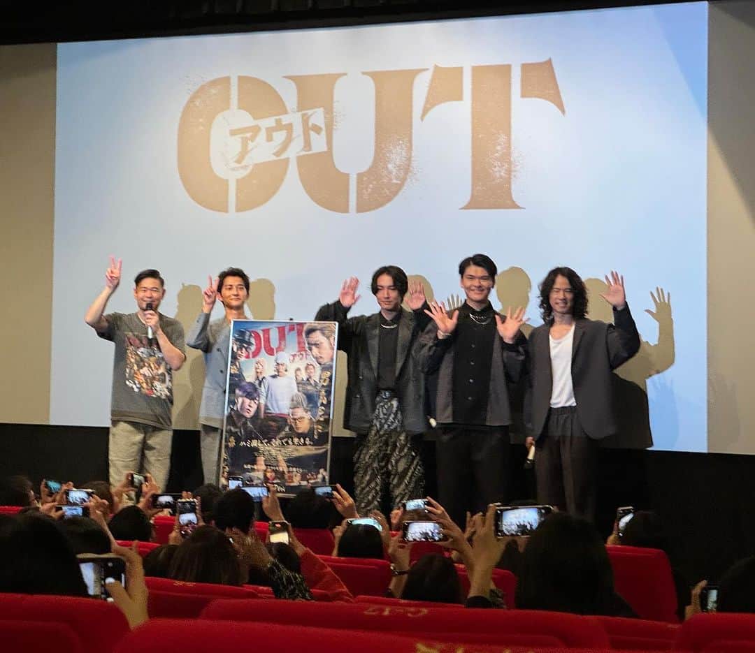庄司智春さんのインスタグラム写真 - (庄司智春Instagram)「#映画OUT ①初日舞台挨拶 品川監督のeggポーズに ツッコんでたら こんな顔になってしまった ②jo1と品川庄司 ③ティーチイン舞台挨拶 ④下原三兄弟と品川庄司」11月18日 7時18分 - tomoharushoji