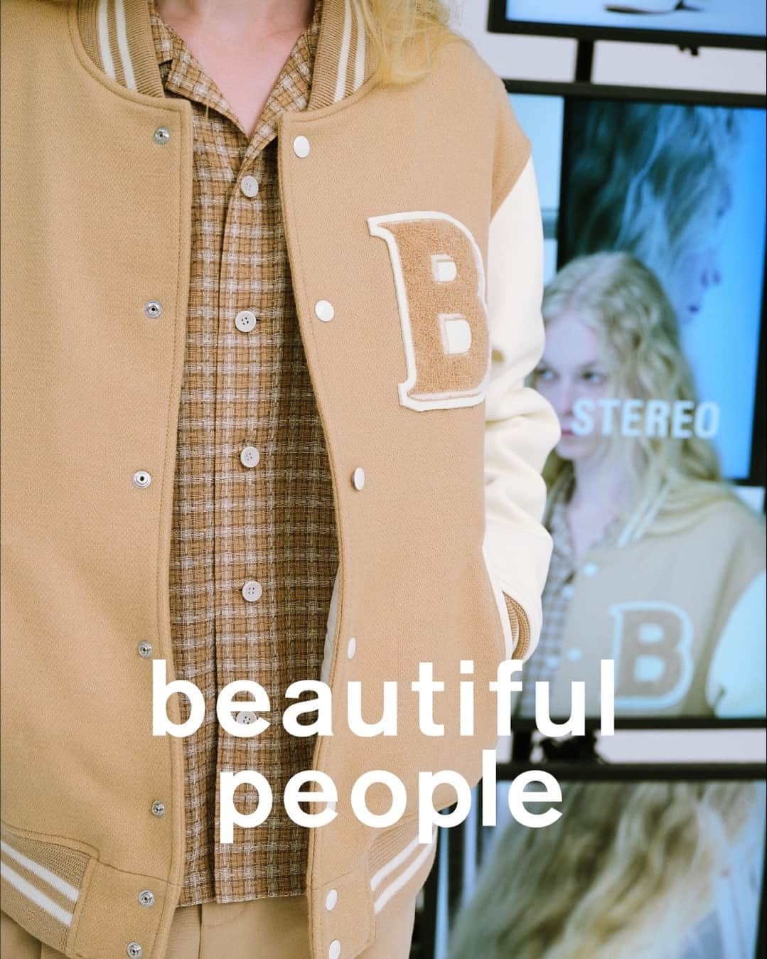 ビューティフルピープルのインスタグラム：「Pre-Spring 2024 Collection⁠ "FREE FROM STEREOTYPES"⁠ ⁠ ◻︎brokenrever award jacket⁠ color: ⁠beige/navy ⁠ size: 34/36/38/40/42⁠ ※Navyは数量限定色⁠ ⁠ ライダースの立体的なシルエットで作られたアワードジャケット⁠。肩や袖の丸み、着丈の前後差を加えたフォルムで、スクールカルチャーからくるジャケットを洗練された大人のシルエットへと昇華⁠しています。⁠ ビューティフルピープルのライダースジャケットに取り入れている後肩にライン入りのリブをあしらったアクションプリーツがポイント⁠です。⁠ 異素材使いの袖には柔らかいニュージーランド産のラムレザーを使用⁠しています。左胸のシャープなフォントを採用したサガラ刺しゅうワッペンとリブは、ボディと同じ糸を使用することで一体感のあるデザインに。⁠ ⁠ ⁠ －－－⁠ ⁠ 固定概念から自由になる。⁠ ⁠ 私たちには「英国的だね」「西海岸の雰囲気だ」 ⁠ というステレオタイプのイメージが存在する。⁠ ⁠ それは玄人にも素人にも。⁠ ⁠ ステレオタイプを逆手にとって、⁠ 自由なクリエーションを表現しよう。⁠ ⁠ 普遍的な視点を変えるとどうなるのだろうか。⁠ ⁠⁠ 正面ではない別の角度からとらえることで昇華するパターン。⁠ ディテールを異なる位置、異なる素材に置き換えることで生まれる新たなデザイン。⁠ ⁠ 固定された概念から解き放たれ、 ⁠ 新しいものさしを携えるコレクション。⁠ ⁠ ⁠ What happens when you reverse the stereotypes and express your free creation?⁠ What happens when you change the universal point of view?⁠ ⁠ Patterns sublimate by being seen from a different angle than the front. New designs are created by replacing details with different positions and materials.⁠ ⁠ A collection design based on the classic items but breaking free from the normals.⁠ A collection that is free from fixed concepts and carries a new perspective.⁠ ⁠ Free from stereotypes.⁠ ⁠ －－－⁠ ⁠ Pre-orders are now available on beautiful-people.jp. ⁠ Launch early-December. ⁠ ⁠ ■Online store⁠ www.beautiful-people.jp⁠ ※ 11/18 - 12/8 までの期間中に、予約分は国内送料無料にてお届けします。⁠ ⁠ ■Global Online store⁠ www.beautiful-people-creations-tokyo.com⁠ ⁠ ■ 青山店⁠⁠⁠⁠ 東京都港区南青山3-16-6⁠⁠⁠⁠ ⁠⁠⁠⁠ ■ 新宿伊勢丹店⁠ 伊勢丹新宿店本館2階　⁠⁠⁠⁠TOKYOクローゼット/リ・スタイルTOKYO⁠⁠⁠⁠ ⁠⁠⁠⁠ ■ 渋谷PARCO店⁠ 渋谷パルコ2階⁠ ⁠ ■ ジェイアール名古屋タカシマヤ店⁠ ジェイアール名古屋タカシマヤ4階　モード＆トレンド「スタイル＆エディット」⁠⁠⁠⁠ ⁠⁠⁠⁠ ■⁠阪急うめだ店⁠ 阪急うめだ本店3階　モード⁠⁠⁠⁠ ⁠ －－－⁠ ⁠ AD/Design/Production @park_sutherland⁠ Photographer/Videographer @shmzakr⁠ Hair Makeup @kenjitoyota⁠ ⁠ #beautifulpeople⁠ #ビューティフルピープル⁠ #DOUBLEEND⁠ #ダブルエンド⁠ #FreefromStereotypes⁠ #everythingisbeautiful⁠ ⁠」
