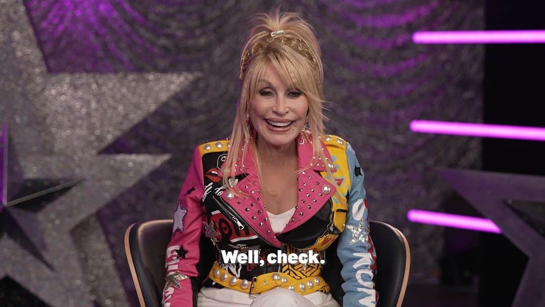 のインスタグラム：「Learned how to be a #Rockstar from @dollyparton on #FreshOutLive today 🎸🤘」