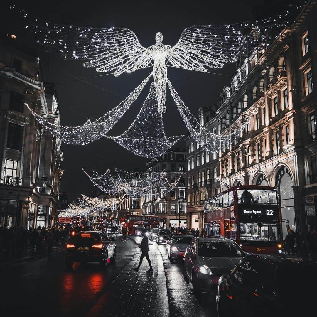 PicLab™ Sayingsさんのインスタグラム写真 - (PicLab™ SayingsInstagram)「Our November Trip of the Month. 🇬🇧🎄❤️ There is nothing like London during the holidays. What better way to experience the city’s festive spirit than aboard a vintage double-decker Routemaster? Count us in. 🙋‍♂️ Check out our link in bio to book this trip and experience it yourself.」11月18日 7時33分 - paradise