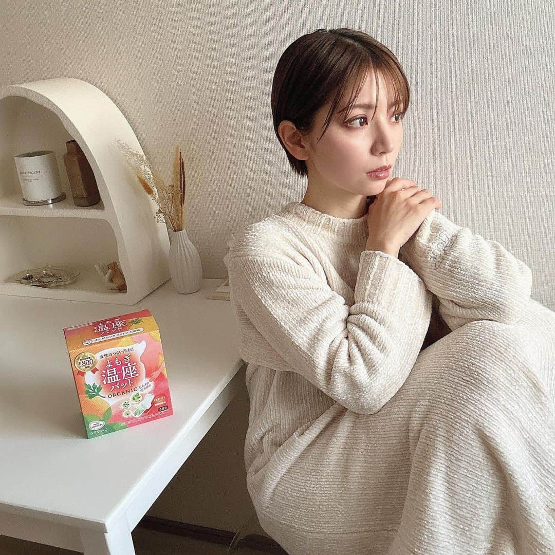 筒井愛実さんのインスタグラム写真 - (筒井愛実Instagram)「． \ 温活のシーズン到来 /  すっかり本格的に冷えてきて身体の冷えが辛く感じだしたので、お気に入りの温活グッズ 〝よもぎ温座パット〟の出番が増えてきました✌️ @withfem_yomogi  よもぎ蒸しから発想を得た下着につける温熱パットで、心地よい温度で身体をじんわ〜り温めてくれます🧖‍♀️  下着につけるだけでいいから、出かける前につけたり、家でくつろいでる時などシーンを選ばず、ながら温活できるのがいいよね。  身体を冷やすと代謝が悪くなったり、不調が起きやすくなるから私にとって温活はとっても大切です🤲 ． #PR #フェムケア温活 #よもぎ温座パット #フェムテック #温活 #ウィズフェム」11月18日 8時01分 - manamin_158cm