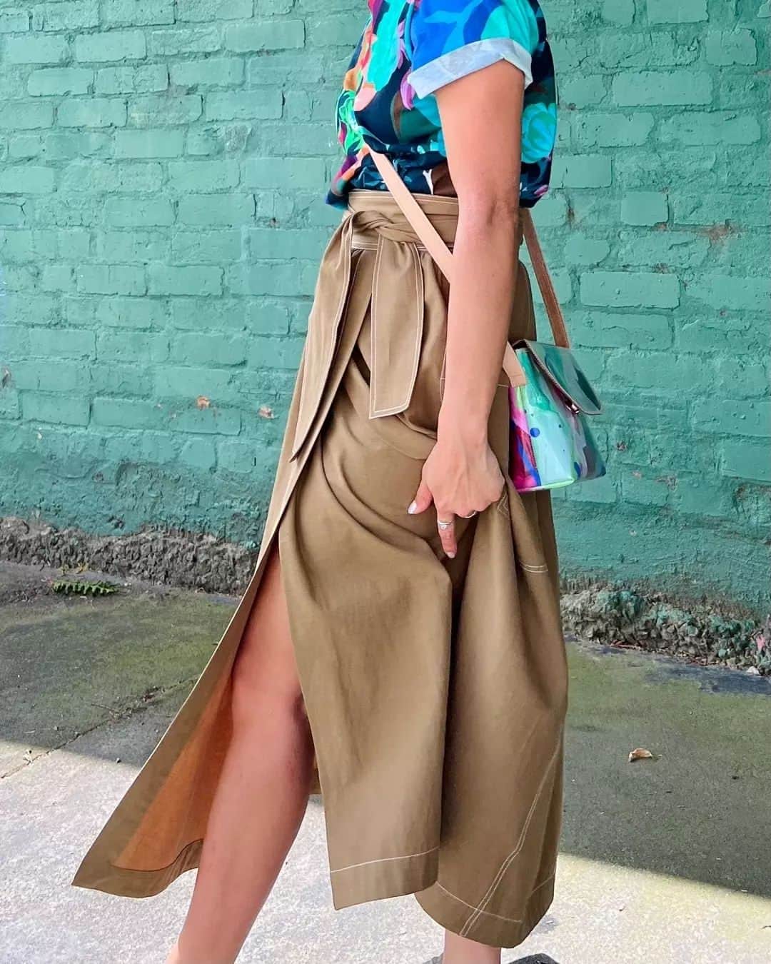 ミーガンパークさんのインスタグラム写真 - (ミーガンパークInstagram)「Elevated everyday essentials | The Khaki Twill Wrap Skirt blends modern day elegance with utilitarian pragmatism.」11月18日 8時02分 - _meganpark