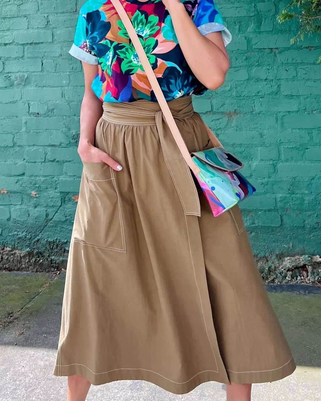 ミーガンパークのインスタグラム：「Elevated everyday essentials | The Khaki Twill Wrap Skirt blends modern day elegance with utilitarian pragmatism.」