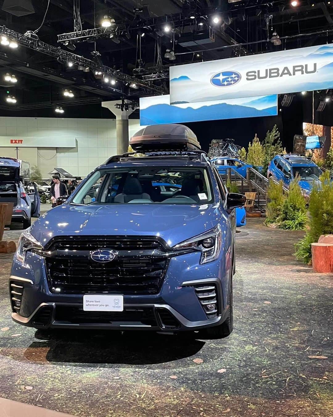 Subaru of Americaさんのインスタグラム写真 - (Subaru of AmericaInstagram)「✋if you’re coming to the @laautoshow. Stop by the Subaru experience to meet the newly redesigned 2025 #SubaruForester in person, play with adoptable dogs from local partner shelters, and take in the sights, sounds, and smells of the national parks-themed set.」11月18日 7時56分 - subaru_usa