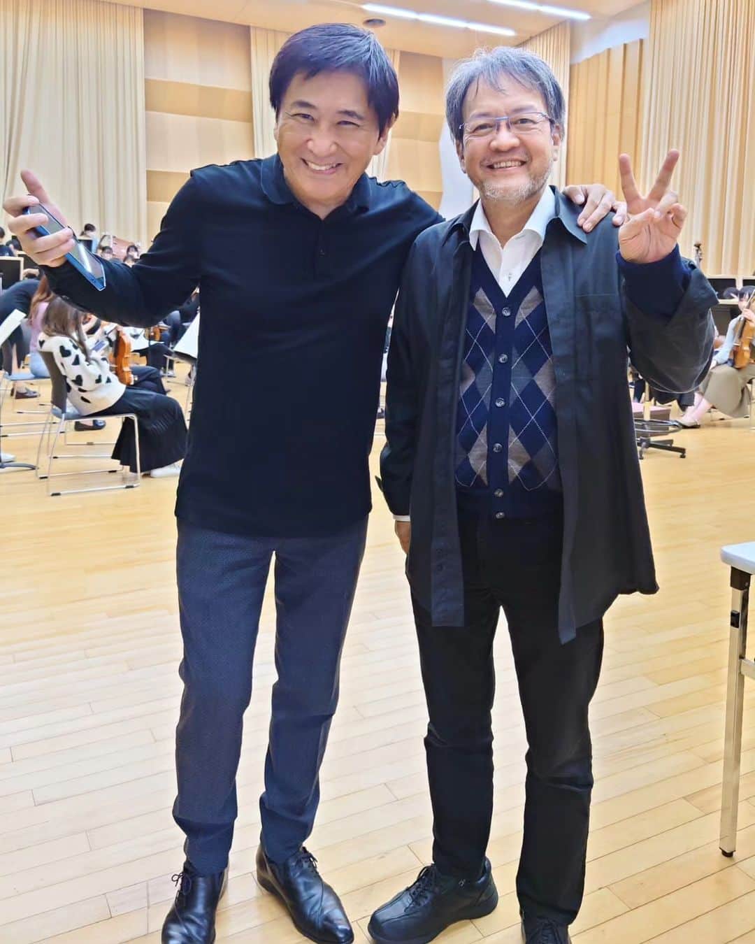藤岡幸夫のインスタグラム：「昨日は国立音大オーケストラと初リハーサルでした❗ １６型大編成の学生オーケストラはポテンシャル素晴らしく本番までの進化が楽しみです🥰　 僕を呼んで下さった元NHK交響楽団首席第2ヴァイオリンの永峰高志さん😀永峰さんがゲストコンマスで山形交響楽団の定期で共演して以来で再会嬉しかったです👍　素晴らしいプログラム🤩本番は１２月１６日。お時間ある方は是非😀  このアカウントは表アカウントです。 裏アカウントも宜しければ👍 ↓ @sachiofujioka」