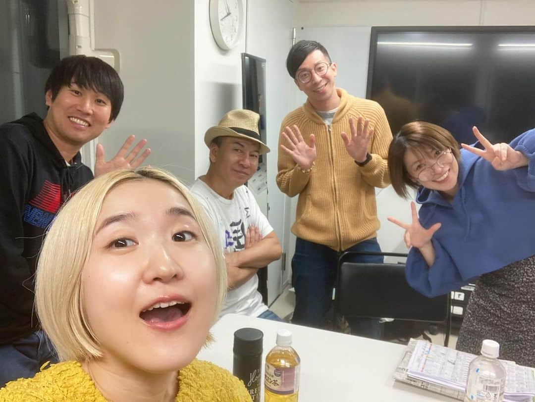 下舘夏希のインスタグラム：「YouTube📺「太組不二雄チャンネル」ありがとうございました🥺🙌✨ 12/21はチャンネルの生で会えるライブがありまっせ🫶 オープニング曲もう少し固めて発表しますっー🫡💕 配信アーカイブはこちらから↓ https://www.youtube.com/live/kUKRmFiVm6M?feature=shared 【恵比寿リキッドワンマンまで82日】 #太組不二雄 #太組不二雄チャンネル #youtube #小出あかり #テラシマニアック #大葉かやろう   #ダテシモの挑戦 #恵比寿リキッドルーム #恵比寿liquidroom #弾き語り #バンドワンマン #900人動員目標 #cd1500枚完売チャレンジ #シンガーソングライター」