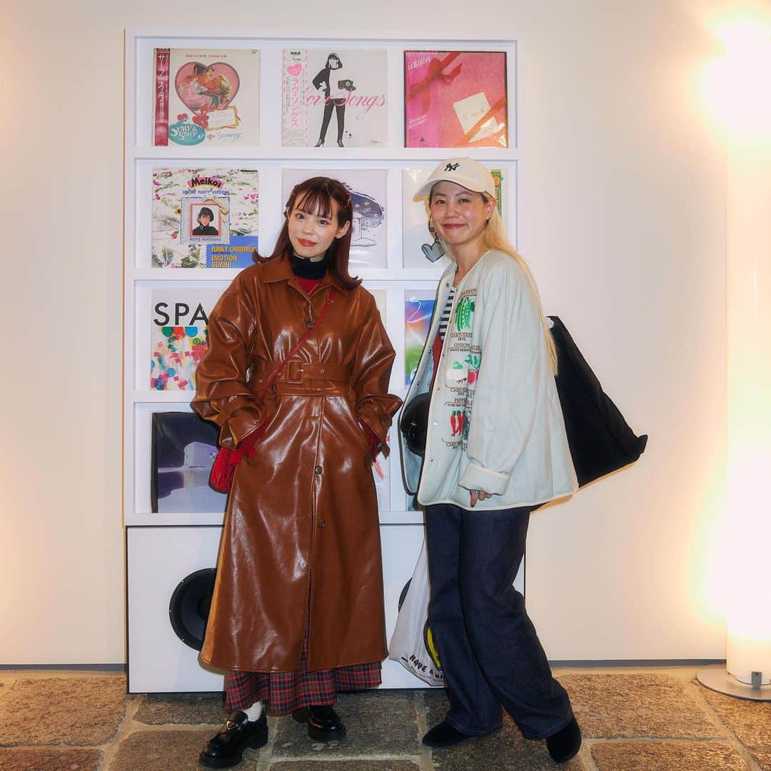 瀬戸あゆみさんのインスタグラム写真 - (瀬戸あゆみInstagram)「【現在開催中】Flying Black Friday🖤 期間：11/17(金）12:00~11/19（日)23:59※昼の12時スタートです！もうやってます！  期間限定の30%OFFクーポンが使えます！WEBストアのアイテムが全商品対象のお得な機会です。 ぜひ一度、覗きに来てください🫣  クーポンコード【FBF117】  ※クーポンが反映しなかった/入れ忘れたなどの理由で後からクーポンを適用することはできません。 ※すでにご購入いただいているご注文への適用はできません。  銀座の裏道で写真を撮って満足してしまうところ、とてもわたしたちっぽい。笑 with @akane_madder2   #dearsisterhood #ayumi_outfit」11月17日 23時14分 - setoayumi