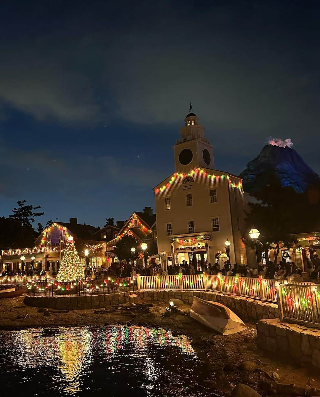 三上悠亜さんのインスタグラム写真 - (三上悠亜Instagram)「🕯️🤍  #disneysea  #christmas」11月17日 23時21分 - yua_mikami