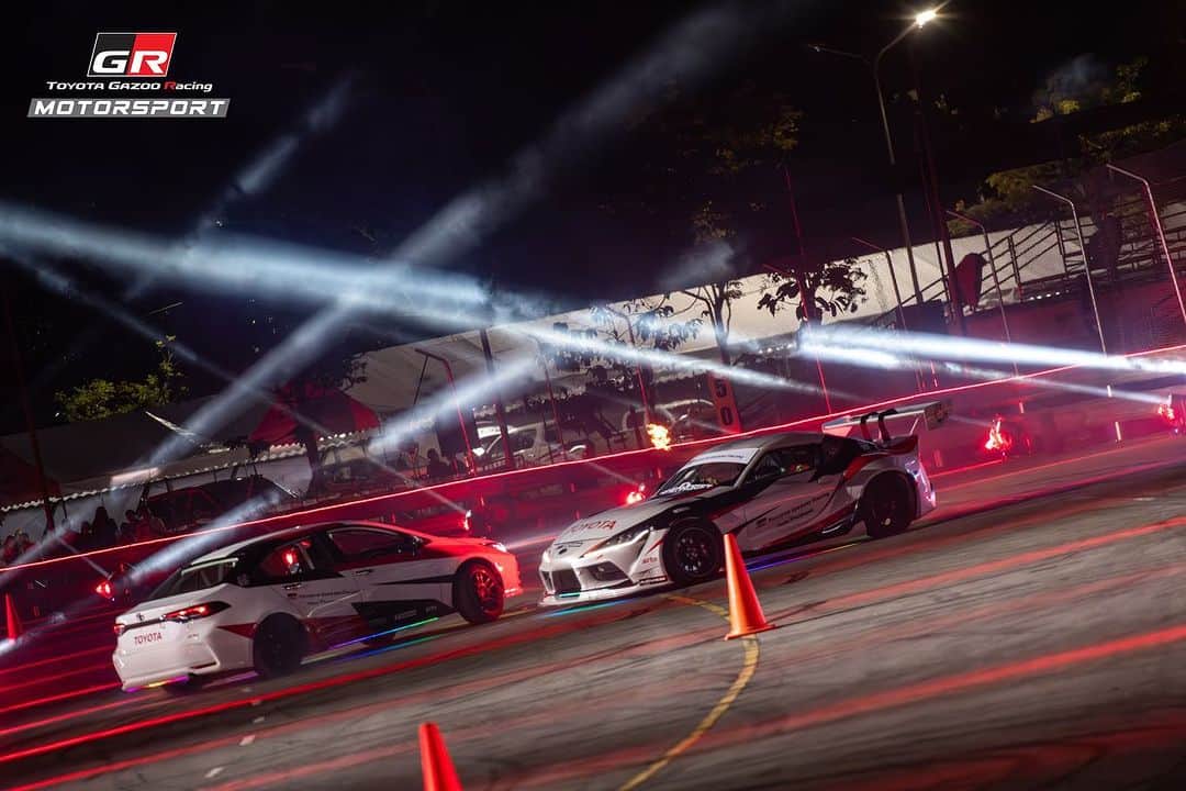 Toyota team thailandのインスタグラム：「แค่ซ้อม ยังจัดเต็มขนาดนี้🔥 ชาวเชียงใหม่ พลาดไม่ได้แล้วกับ NIGHT FESTIVAL มั้ยครับ 🕺🏼มาจอยกัน ให้มันส์สุดๆ กับเทศกาลความมันส์ TOYOTA Gazoo Racing Motorsport สนามที่ 4 ในรูปแบบ Night Festival งานแข่งรถ ที่ไม่ได้มีแค่รถแข่ง ให้คุณเพลินไปกับกิจกรรมมากมาย โชว์เพียบ Celeb แน่นงาน พบ TOYOTA Racing Star Team มิย่า ทองเจือ และปังปอนด์ อัครวุฒิ พร้อมด้วย เซย่า ทองเจือ, วอร์ วนรัตน์, แจ็ค แฟนฉัน, คริส พีรวัส และ พลอยชมพู  👉🏻 พลาดไม่ได้ เสาร์-อาทิตย์นี้ 18-19 พฤศจิกายน @สนามกีฬาสมโภชเชียงใหม่ 700 ปี ตั้งแต่ 12:00-21:00น.  🚗 การันตีความมันส์ กับรถแข่งกว่า 60 คัน กับทั้ง 4 รุ่นการแข่งขัน Yaris Ativ Lady One Make Race, Yaris One Make Race, Hilux Revo One Make Race, Corolla Altis GR Sport One Make Race พร้อมเชียร์นักแข่งคนดัง มะปราง อลิสา, กอล์ฟ สุรัมภา, โรเตอร์ ทองเจือ และอีกเพียบๆๆ  🚗 โชว์เพียบ!!! ทั้ง Super Car จากทีมใหญ่แชมป์โลก TOYOTA Gazoo Racing team Thailand ทั้งรถ Drift มันส์ๆ จากนักดริฟต์มือโปร พร้อมเทคโนโลยีรถยนต์กับการพัฒนาบนเส้นทางของความเป็นกลางทางคาร์บอน 🚴🏻‍♂️ CNX Cycling Festival มหกรรมงานปั่นจักรยาน ส่งเสริมการท่องเที่ยว กับการแข่งขันในสนามแข่งรถรูปแบบ Critrium Experience  รับชมผ่าน Live Streaming Facebook / YouTube: Toyota Gazoo Racing Motorsport Thailand และติดตามช่องทางใหม่ TikTok: TGR.Thailand」