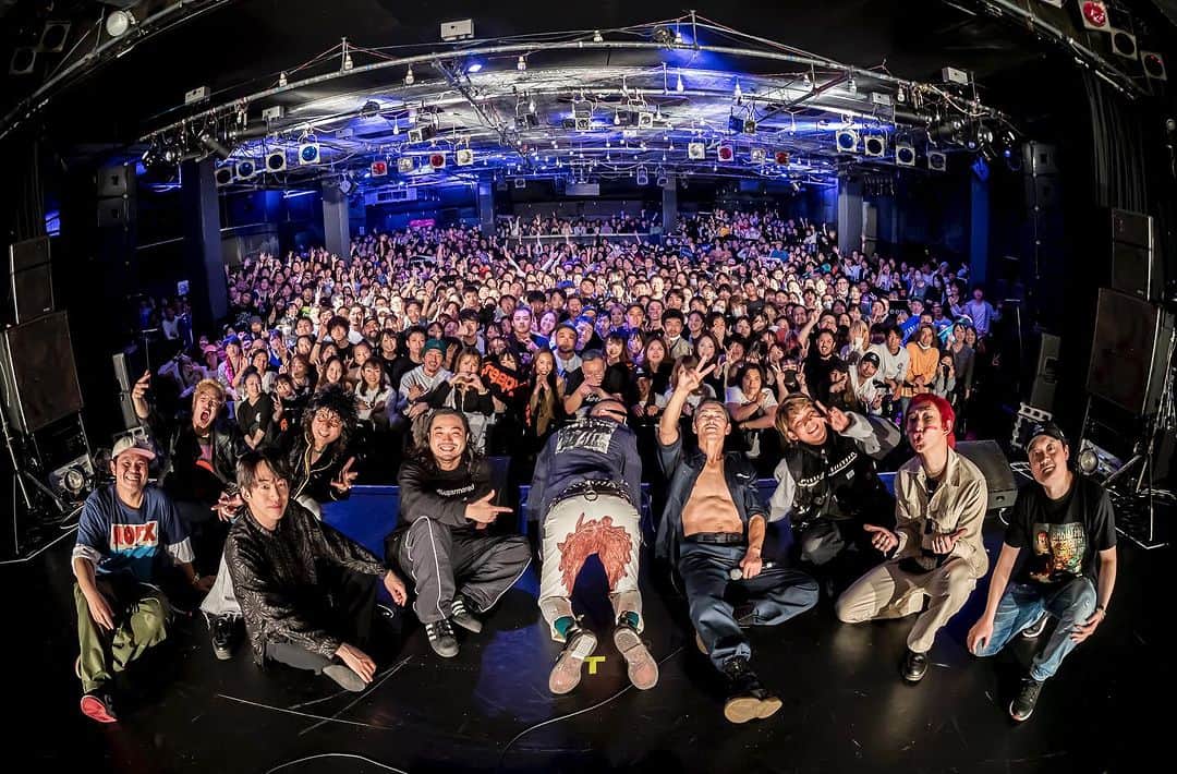 般若のインスタグラム：「11/17恵比寿リキッドルーム 「爆誕」超満員感謝 @harukamirai_info  @creepynuts_official  @nonstopman1986  @pon_walkthisway   Photo by @takashi_konuma」