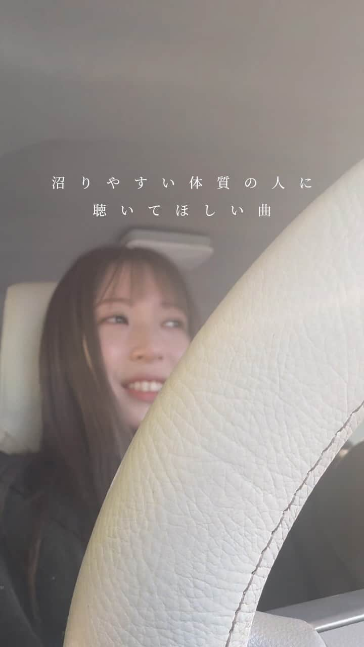 茉ひるのインスタグラム：「茉ひるです。スッピンで軽自動車運転してみた。バブルバスって曲です#茉ひる#バブルバス#ダブルベッド　のひと」