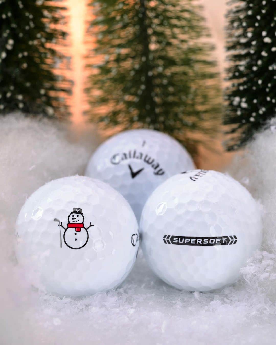 ジョン・ラームのインスタグラム：「Limited edition Supersoft Winter balls are here ⛄️ Available on our website ❄️」