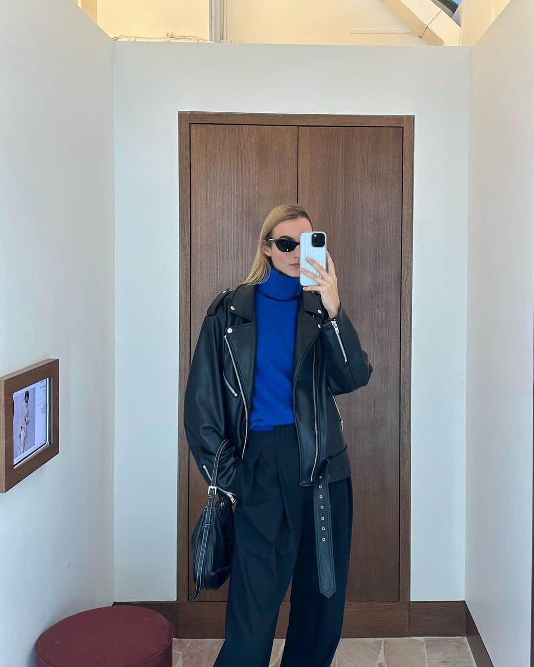 マルチェ・フェルフーフさんのインスタグラム写真 - (マルチェ・フェルフーフInstagram)「NYC stories 🇺🇸  1 sweater weather 2 make-up with a view  3 on set 4 morning coffee run 5 best açai bowl in NYC 6 more work  7 Christmas market at Union Square 🎄」11月17日 23時38分 - maartjeverhoef