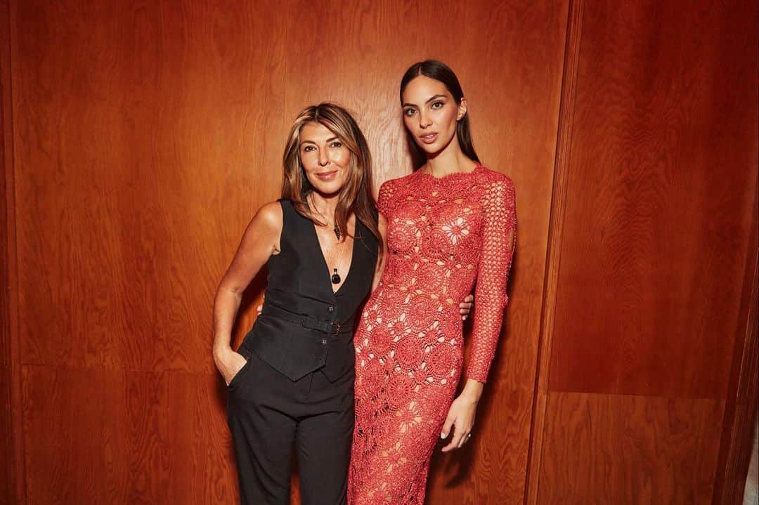 ニーナ・ガルシアのインスタグラム：「A night to remember✨ latin power para el mundo🚀🚀  Official book Launch, PERU, by @marianovivanco ! Noche maravillosa junto a grandes personas ✨ @ninagarcia @luceroboza @jorgeluissalinasdesigner」