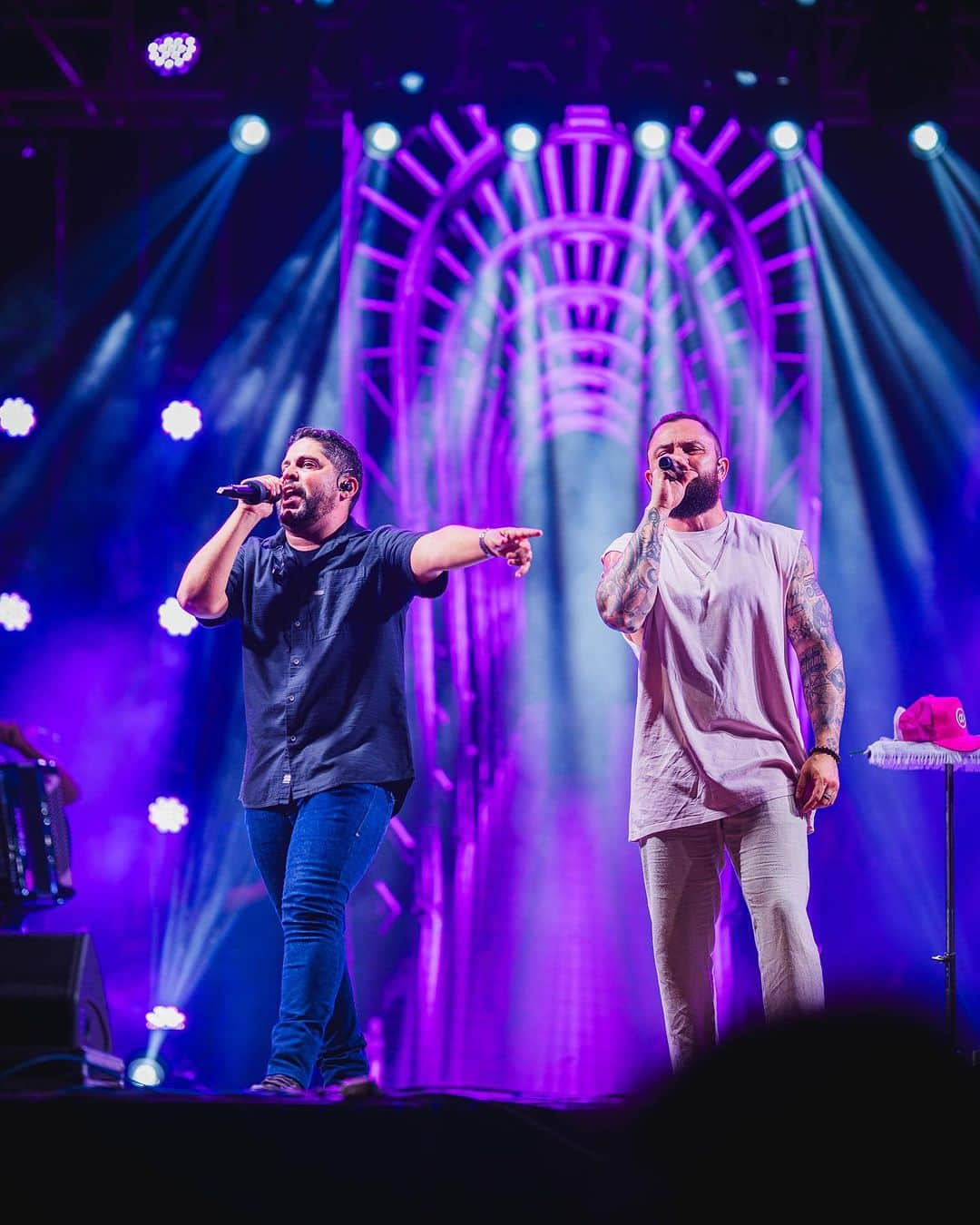 Jorge & Mateusさんのインスタグラム写真 - (Jorge & MateusInstagram)「Ivaiporã que encontro incrível!! Obrigado de coração a cada um de vocês 🥰... Bora para nosso segundo show no Paraná, Cascavel estamos chegando... 💙」11月17日 23時41分 - jorgeemateus